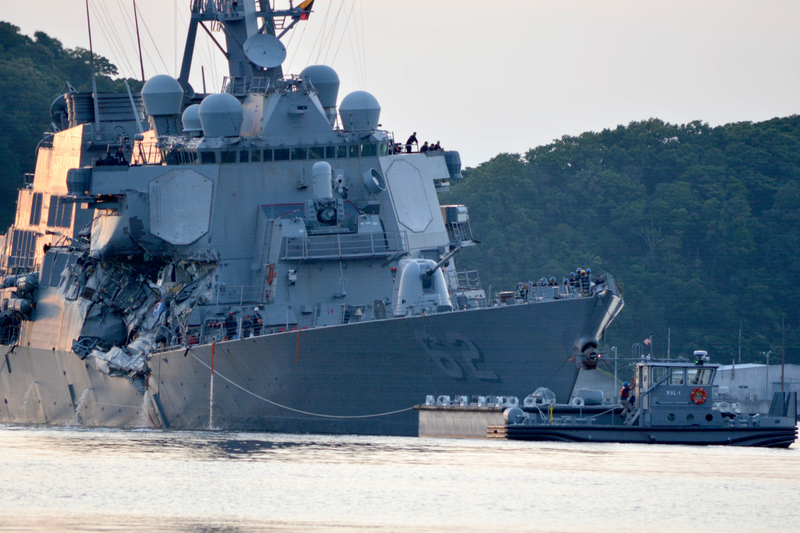 Illustration for article titled Why The Destroyer Crash That Killed Seven U.S. Sailors Doesn't Make Sense